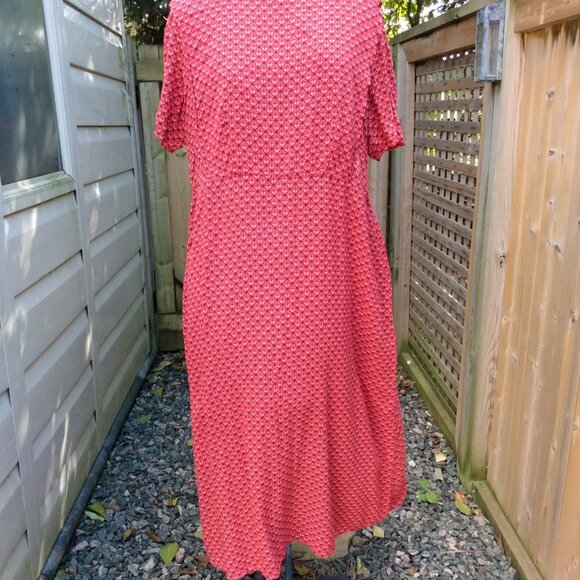 Handmade Mennonite Cape Dress 42" Bust 38" Waist Rayon Red Black Modest - Picture 2 of 8